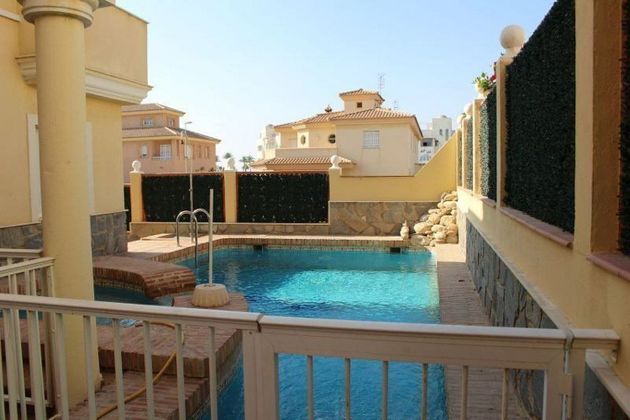 Foto 2 de Xalet en venda a avenida De Las Marinas de 4 habitacions amb terrassa i piscina