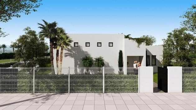 Foto 2 de Venta de chalet en calle Río Guadalquivir de 3 habitaciones con terraza y piscina