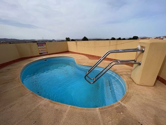 Foto 1 de Piso en venta en calle Cádiz de 2 habitaciones con piscina y garaje