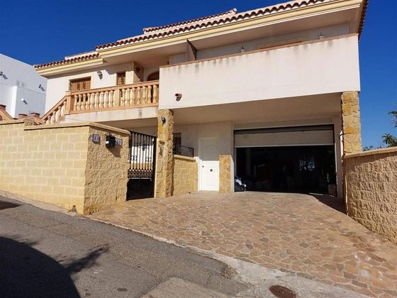 Foto 2 de Chalet en venta en calle Eduardo Fajardo de 3 habitaciones con terraza y piscina