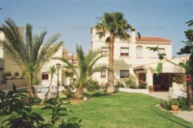 Foto 2 de Casa en venda a calle Castaño de 5 habitacions amb terrassa i piscina
