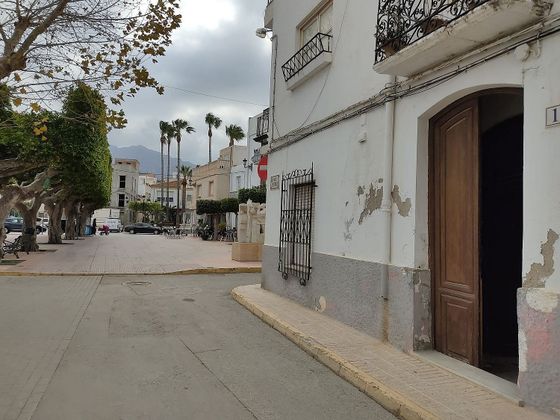Foto 2 de Pis en venda a calle Rosales de 4 habitacions amb balcó