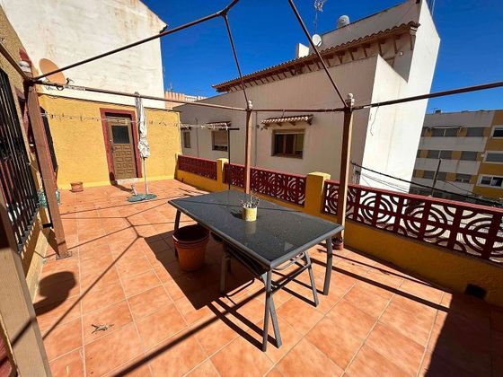 Foto 2 de Venta de casa en calle Calderón de 4 habitaciones con terraza y balcón