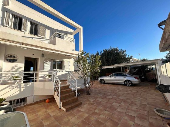 Foto 2 de Venta de casa en calle Orán de 5 habitaciones con terraza y piscina