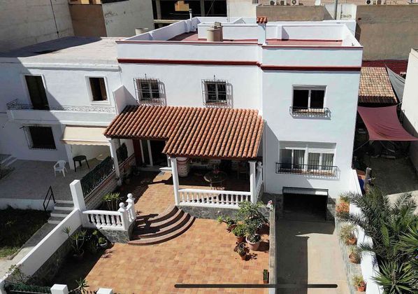 Foto 2 de Venta de casa en calle Joaquín Escobar de 5 habitaciones con terraza y garaje