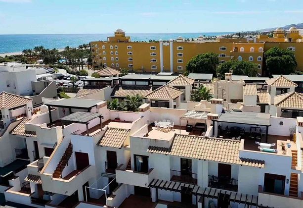 Foto 1 de Venta de piso en El Playazo de 2 habitaciones con terraza y piscina