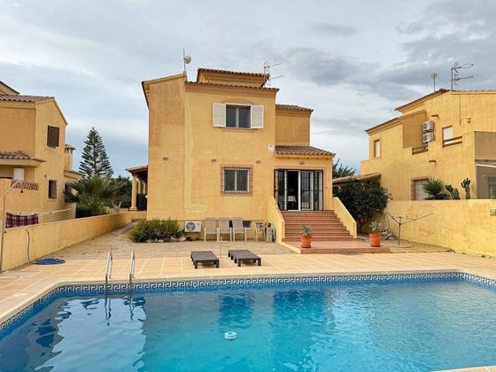 Foto 1 de Xalet en venda a calle La Algarrobina de 5 habitacions amb terrassa i piscina