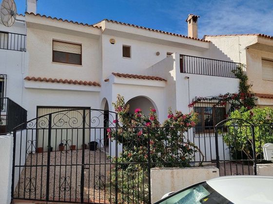 Foto 1 de Dúplex en venda a calle Cádiz de 3 habitacions amb terrassa i garatge