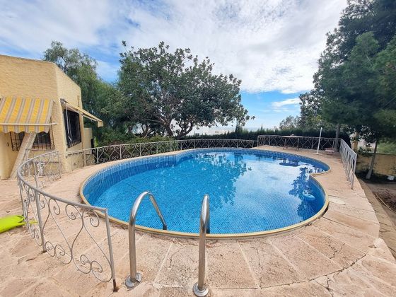 Foto 2 de Xalet en venda a calle San Isidro de 3 habitacions amb terrassa i piscina