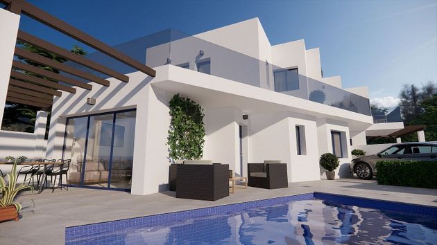 Foto 1 de Casa adossada en venda a avenida De la Luz de 3 habitacions amb terrassa i piscina