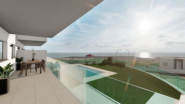 Foto 2 de Ático en venta en Urb. El Palmeral de 2 habitaciones con terraza y piscina