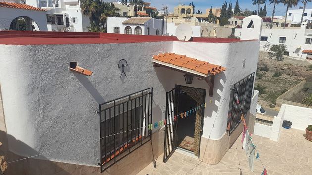 Foto 2 de Venta de casa en Las Ventanicas - La Paratá de 2 habitaciones con garaje y balcón