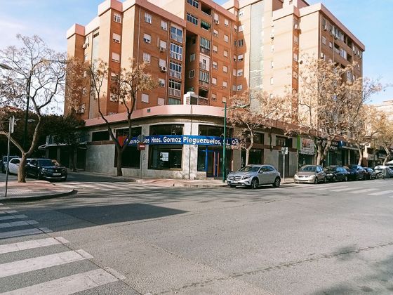 Foto 1 de Local en venda a avenida De Manuel Torres de 320 m²