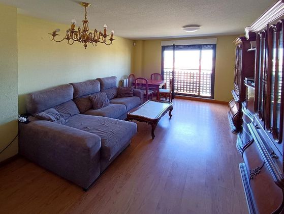 Foto 2 de Piso en venta en Vistahermosa de 3 habitaciones con garaje y balcón