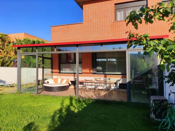 Foto 2 de Casa en venda a Carbajosa de la Sagrada de 4 habitacions amb terrassa i piscina