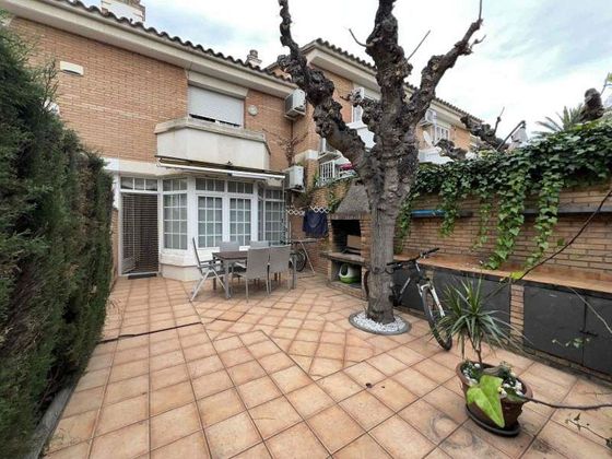 Foto 1 de Casa adossada en venda a avenida Vilafortuny de 3 habitacions amb terrassa i piscina