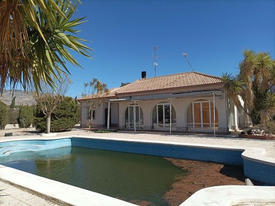 Foto 1 de Chalet en venta en calle Partida Campillos de 4 habitaciones con terraza y piscina
