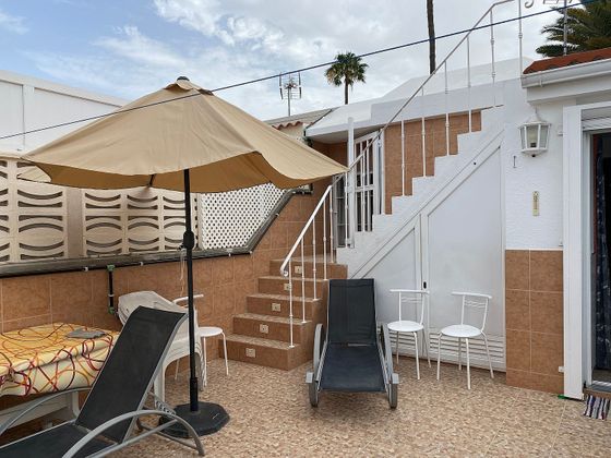 Foto 1 de Casa adossada en venda a avenida De Tenerife de 2 habitacions amb terrassa i jardí