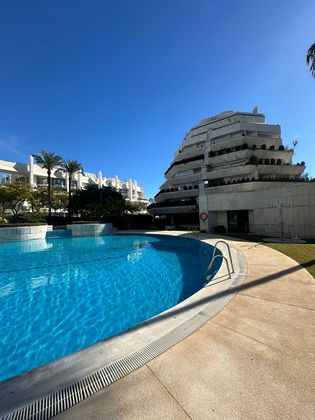 Foto 2 de Àtic en venda a calle Estébanez Calderón de 3 habitacions amb terrassa i piscina