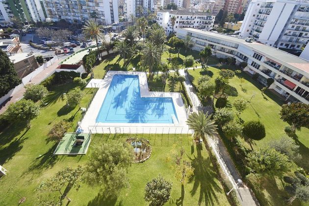 Foto 2 de Pis en venda a Puerto Marina de 1 habitació amb terrassa i piscina