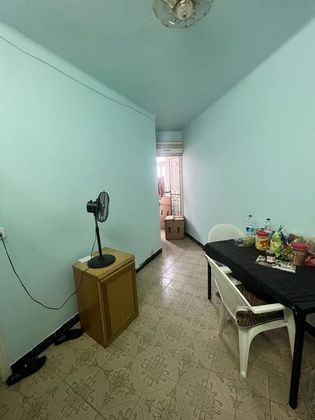 Foto 1 de Piso en venta en Sants-Badal de 2 habitaciones con balcón y calefacción