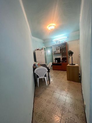 Foto 2 de Piso en venta en Sants-Badal de 2 habitaciones con balcón y calefacción