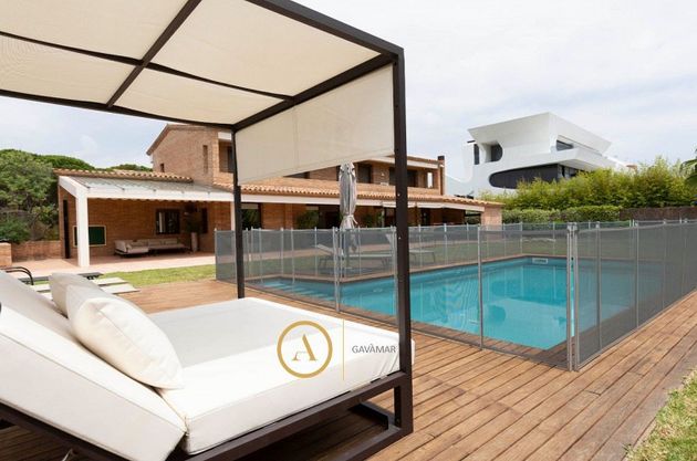 Foto 1 de Xalet en venda a Gavà Mar de 7 habitacions amb terrassa i piscina