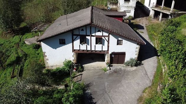 Foto 2 de Casa en venta en Oiartzun de 4 habitaciones con terraza y jardín