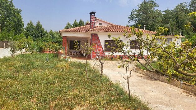 Foto 1 de Chalet en venta en Santa Eulàlia de Ronçana de 4 habitaciones con piscina y jardín