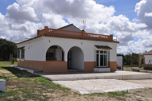 Foto 2 de Casa rural en venda a Puerto Real de 3 habitacions amb jardí