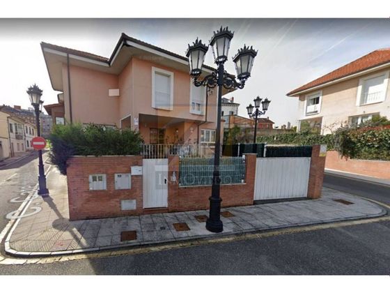 Foto 1 de Casa en venda a Parque del Oeste - Olivares de 4 habitacions amb terrassa i jardí