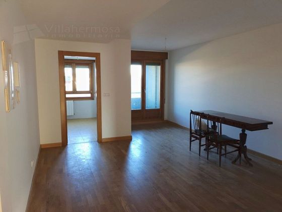 Foto 1 de Pis en venda a calle Merindad de Cuesta Urria de 3 habitacions amb garatge i balcó