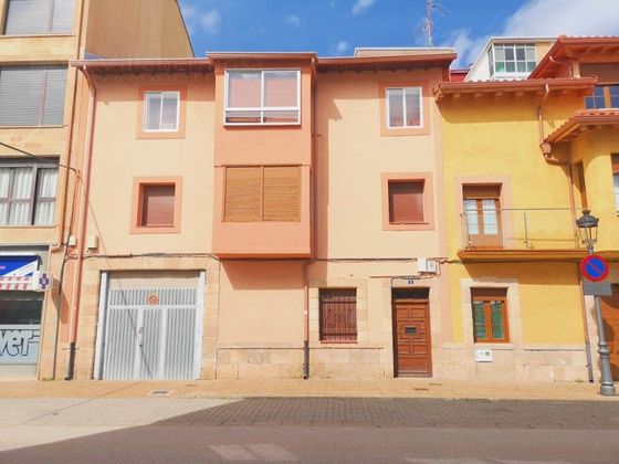 Foto 1 de Casa en venta en calle Alejandro Rodríguez de Valcárcel de 8 habitaciones con garaje y calefacción