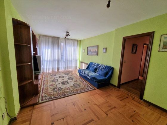 Foto 1 de Pis en venda a calle Merindad de Cuesta Urria de 3 habitacions amb terrassa i calefacció