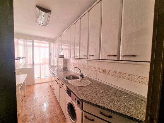 Foto 1 de Pis en venda a calle Nuño Rasura de 3 habitacions amb terrassa i calefacció