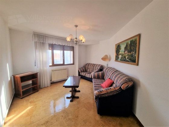 Foto 2 de Pis en venda a calle Nuño Rasura de 3 habitacions amb terrassa i calefacció