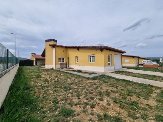 Foto 2 de Casa en venda a paseo Terreno Plan Campo Aviacion de 3 habitacions amb garatge