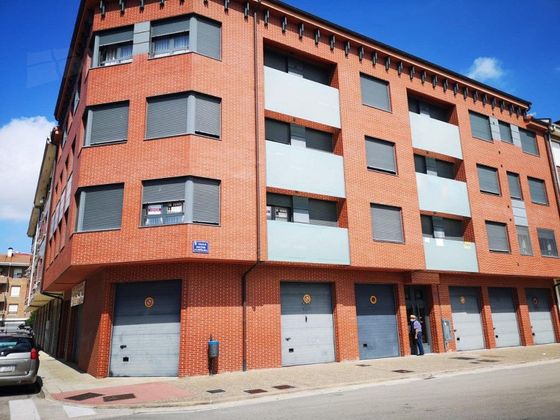 Foto 1 de Venta de piso en Villarcayo de Merindad de Castilla la Vieja de 3 habitaciones con garaje y ascensor