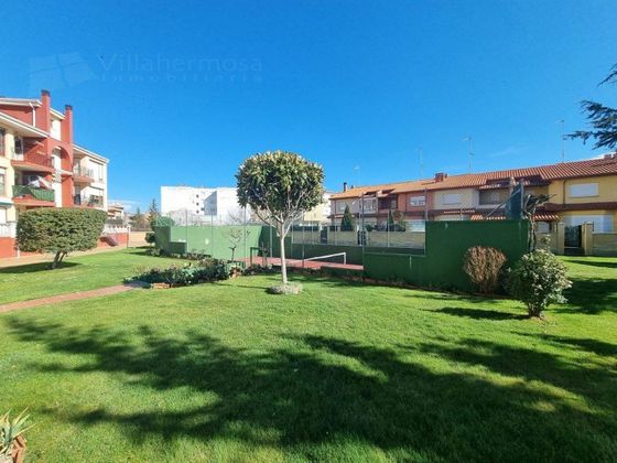Foto 2 de Pis en venda a Villarcayo de Merindad de Castilla la Vieja de 2 habitacions amb terrassa i piscina