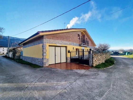 Foto 1 de Casa en venda a calle Villasante de 4 habitacions amb garatge i balcó