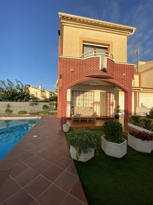Foto 1 de Casa adossada en venda a Creixell de 3 habitacions amb terrassa i piscina