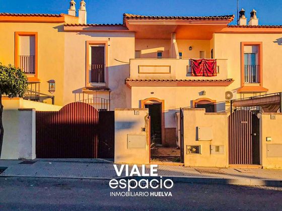 Foto 1 de Casa en venta en calle Calderón de la Barca de 4 habitaciones con terraza y piscina