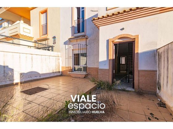 Foto 2 de Casa en venta en calle Calderón de la Barca de 4 habitaciones con terraza y piscina
