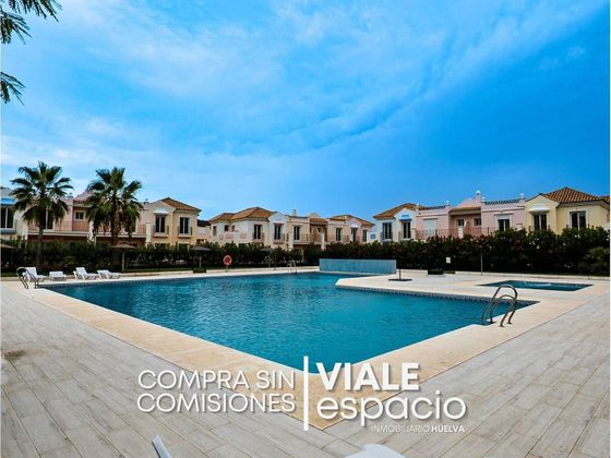 Foto 1 de Casa adossada en venda a Costa Esuri de 4 habitacions amb terrassa i piscina