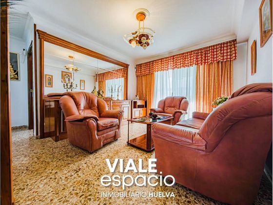 Foto 2 de Piso en venta en La Hispanidad - Verdeluz de 3 habitaciones con balcón y ascensor