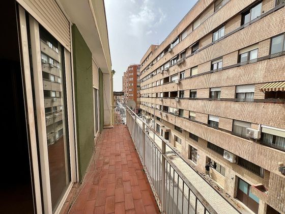 Foto 2 de Piso en venta en Elda de 5 habitaciones con terraza y balcón