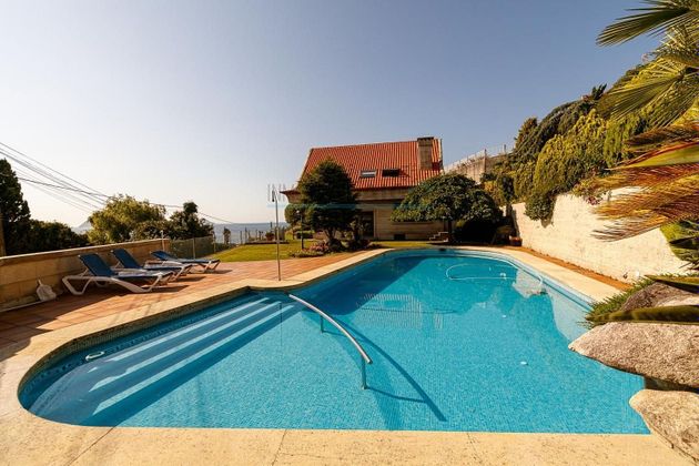 Foto 2 de Casa en venta en Coruxo - Oia - Saiáns de 5 habitaciones con terraza y piscina