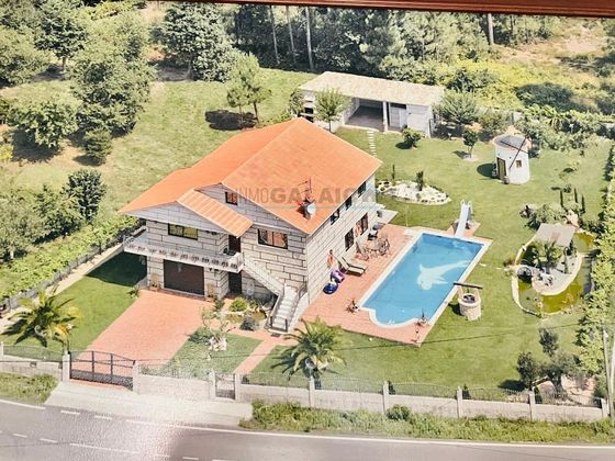 Foto 1 de Chalet en venta en Tui de 4 habitaciones con terraza y piscina