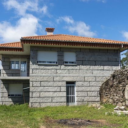 Foto 1 de Chalet en venta en Porriño (O) de 5 habitaciones con terraza y garaje