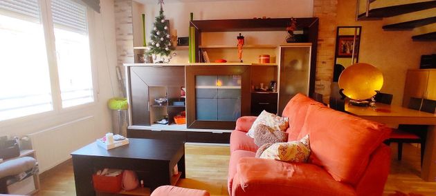 Foto 2 de Dúplex en venda a travesía Federica Montseny de 2 habitacions amb terrassa i garatge
